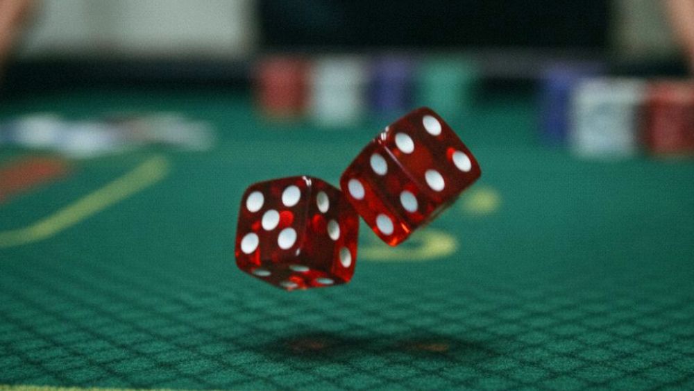 Blackjack cơ bản: 7 sai lầm khiến bạn thua sạch tiền tại casino 2026